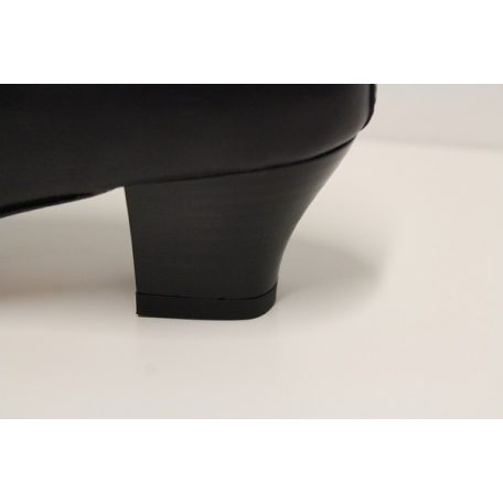 Karaktercipő Ibolya 38