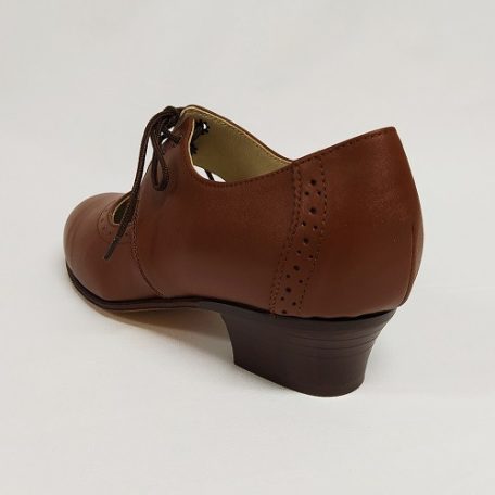 Karaktercipő Rozmaring fűzős nyitott barna 37