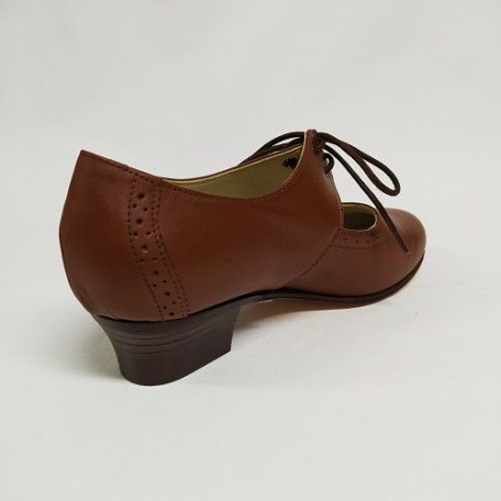 Karaktercipő Rozmaring fűzős nyitott barna 37