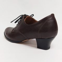 Karaktercipő Ibolya zárt fűzős