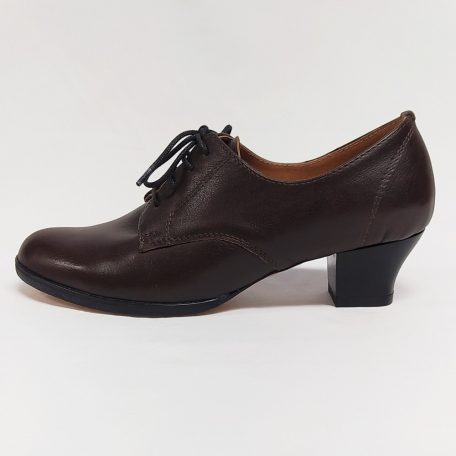 Karaktercipő Ibolya zárt fűzős