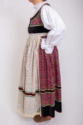 Viselet - mezőségi női 38